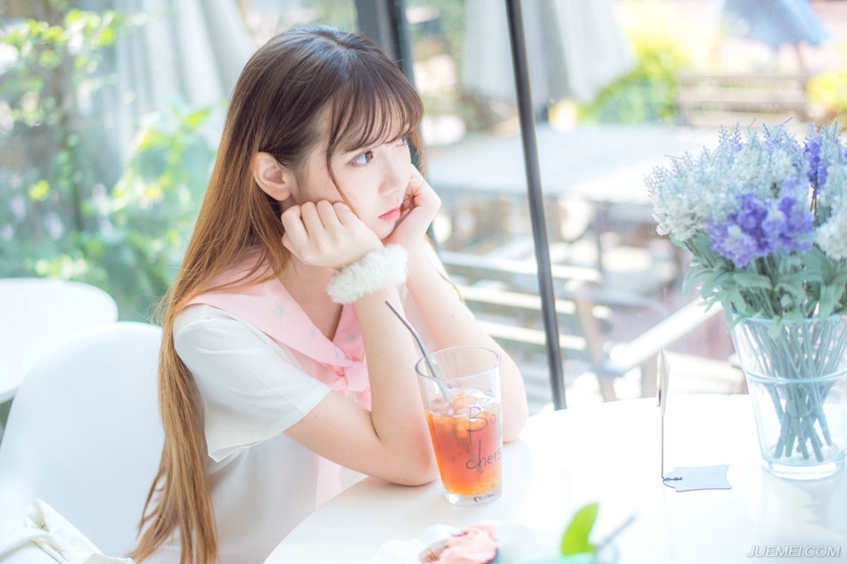 世界上没有谁会对谁真心。也只有骗子才是真心。因为他想真心骗你。